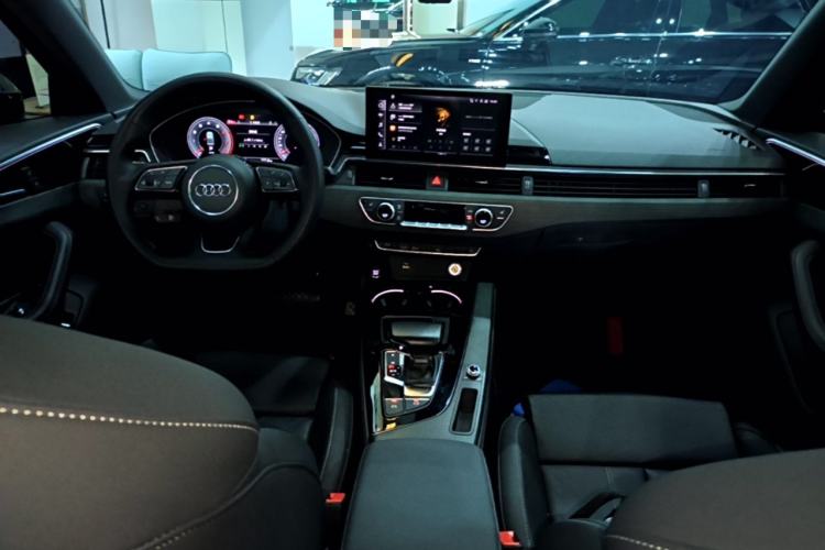 Used Audi A4L 2023 40 TFSI Luxury Dynamic Model Center Console