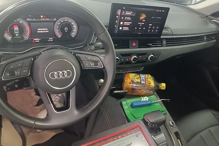 Used Audi A4L 2023 40 TFSI Fashionable and Elegant Version Center Console