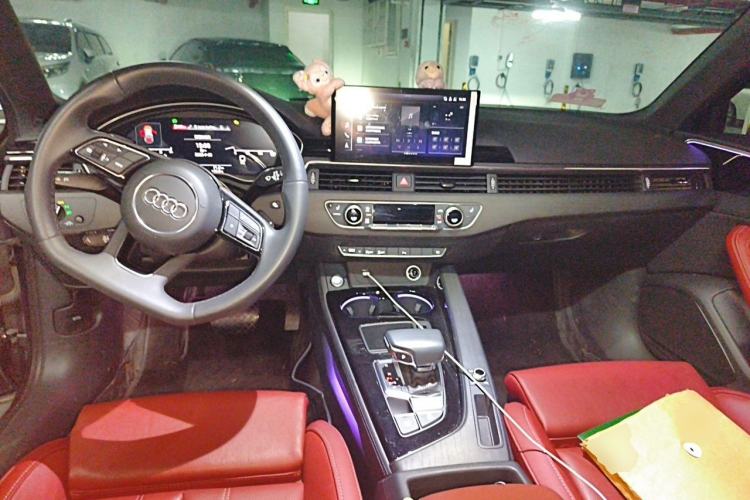 Used Audi A4L 2023 40 TFSI Luxury Dynamic Model Center Console