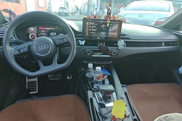 Used Audi A4L 2023 40 TFSI Luxury Dynamic Model Center Console