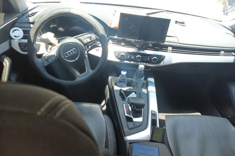 Used Audi A4L 2023 40 TFSI Fashion Dynamic Model Center Console