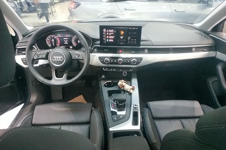 Used Audi A4L 2023 40 TFSI Fashion Dynamic Model Center Console
