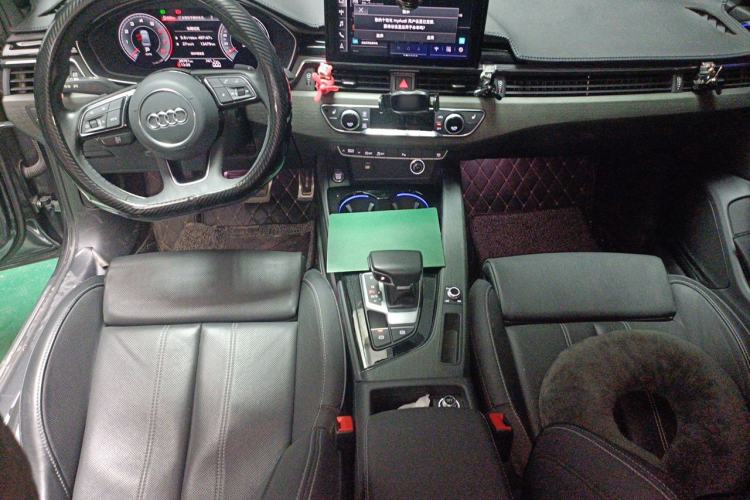 Used Audi A4L 2023 40 TFSI Luxury Dynamic Model Center Console