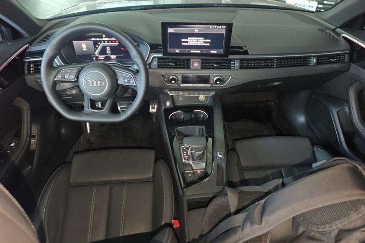 Used Audi A4L 2023 40 TFSI Luxury Dynamic Model Center Console