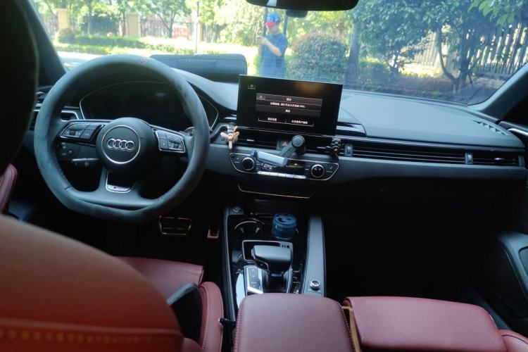 Used Audi A4L 2023 40 TFSI Luxury Dynamic Model Center Console