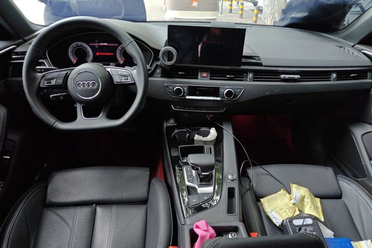 Used Audi A4L 2023 40 TFSI Luxury Dynamic Model Center Console