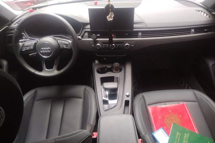 Used Audi A4L 2023 40 TFSI Fashionable and Elegant Version Center Console
