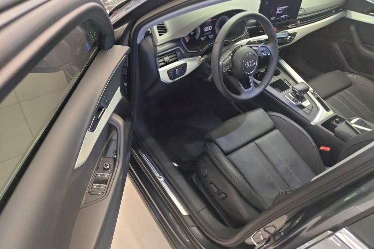 Used Audi A4L 2023 40 TFSI Fashion Dynamic Model Driver Seat