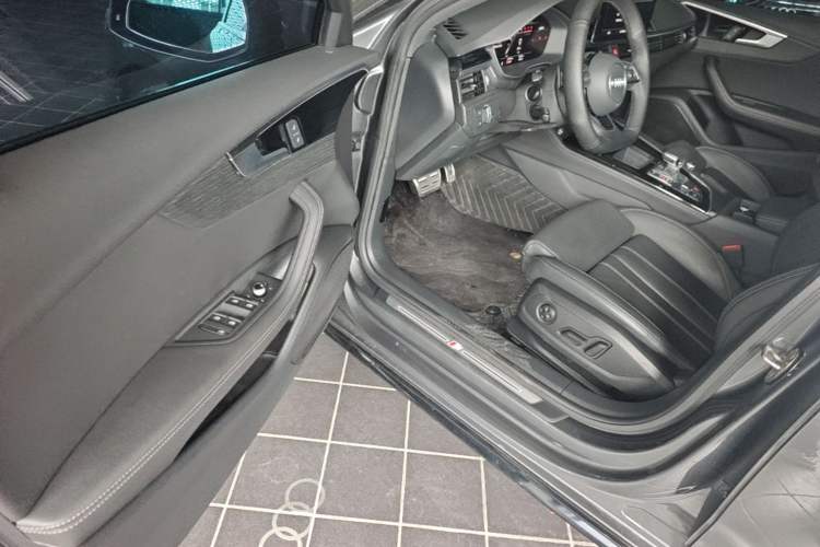Used Audi A4L 2023 40 TFSI Luxury Dynamic Model Driver Seat