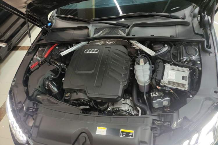Used Audi A4L 2023 40 TFSI Luxury Dynamic Model Engine Bay