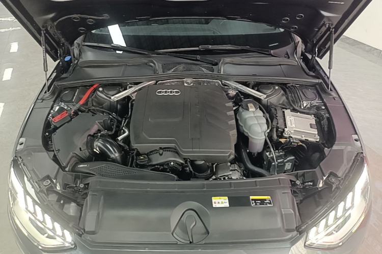 Used Audi A4L 2023 40 TFSI Fashionable and Elegant Version Engine Bay