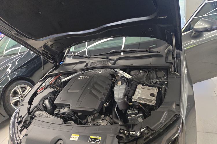 Used Audi A4L 2023 40 TFSI Fashion Dynamic Model Engine Bay