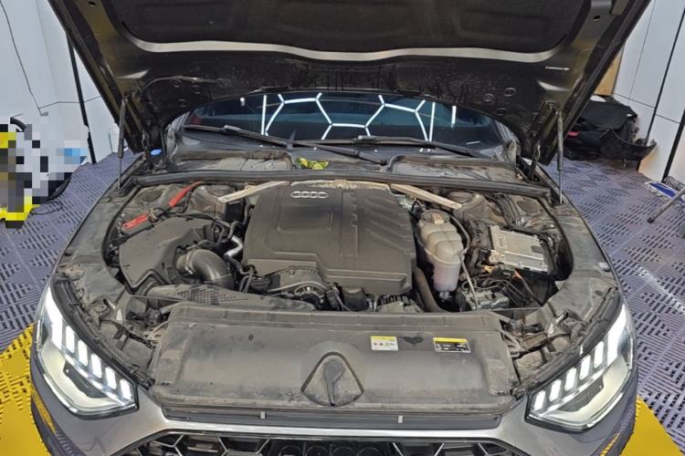 Used Audi A4L 2023 40 TFSI Luxury Dynamic Model Engine Bay