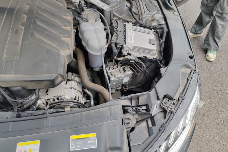 Used Audi A4L 2023 40 TFSI quattro Luxury Dynamic Edition Engine Bay Left