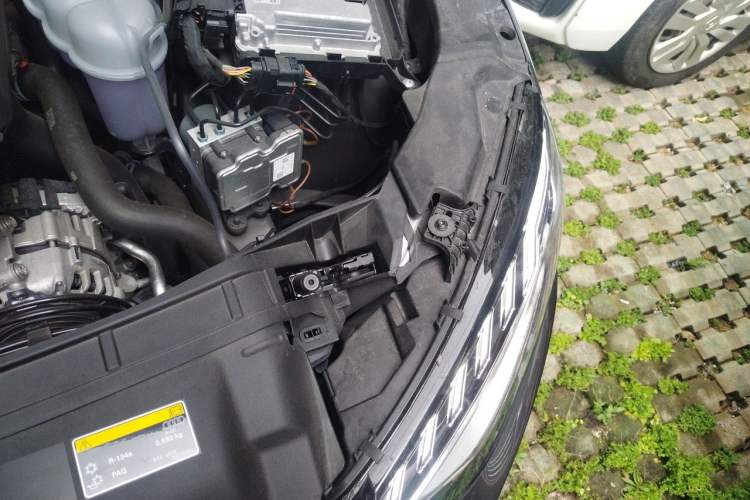 Used Audi A4L 2023 40 TFSI Fashionable and Elegant Version Engine Bay Left