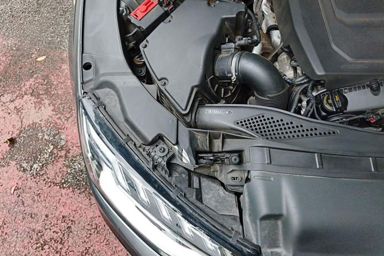 Used Audi A4L 2023 40 TFSI Luxury Dynamic Model Engine Bay Right