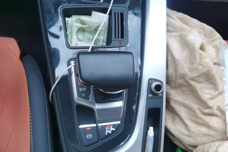 Used Audi A4L 2023 40 TFSI Fashion Dynamic Model Gear Lever