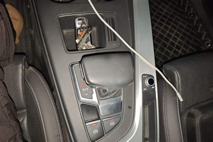 Used Audi A4L 2023 40 TFSI Fashion Dynamic Model Gear Lever