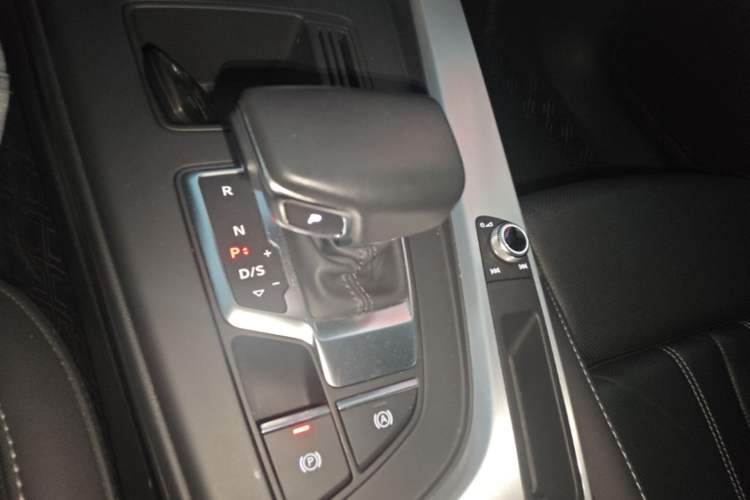 Used Audi A4L 2023 40 TFSI Fashion Dynamic Model Gear Lever