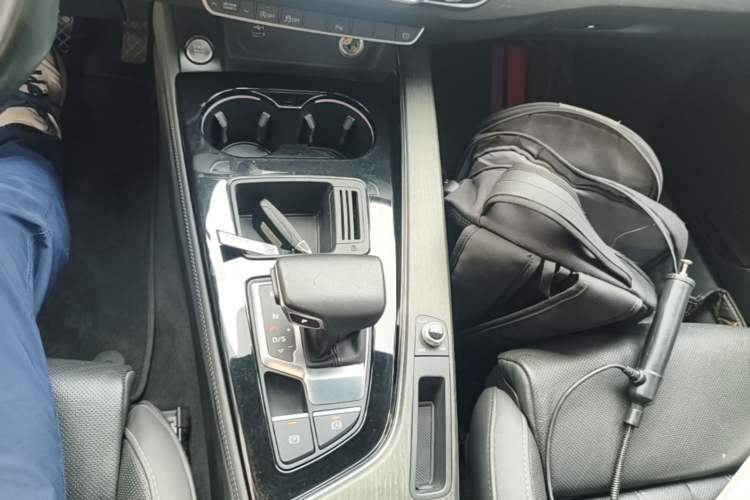 Used Audi A4L 2023 40 TFSI Luxury Dynamic Model Gear Lever
