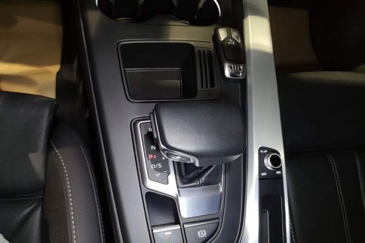 Used Audi A4L 2023 40 TFSI Fashion Dynamic Model Gear Lever