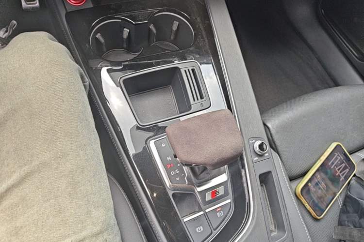 Used Audi A4L 2023 40 TFSI Luxury Dynamic Model Gear Lever