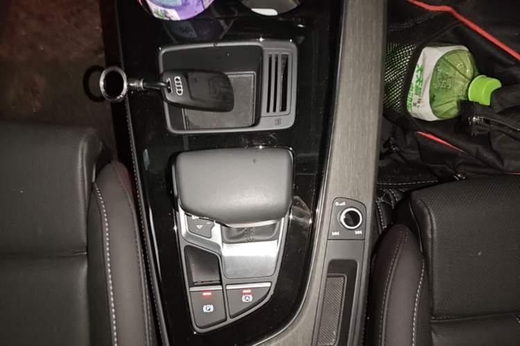 Used Audi A4L 2023 40 TFSI Luxury Dynamic Model Gear Lever