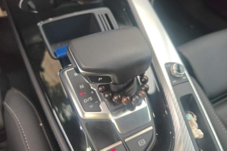 Used Audi A4L 2023 40 TFSI Luxury Dynamic Model Gear Lever