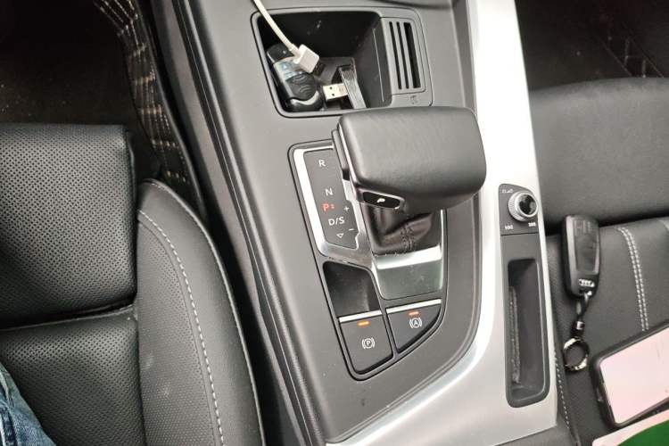 Used Audi A4L 2023 40 TFSI Fashion Dynamic Model Gear Lever