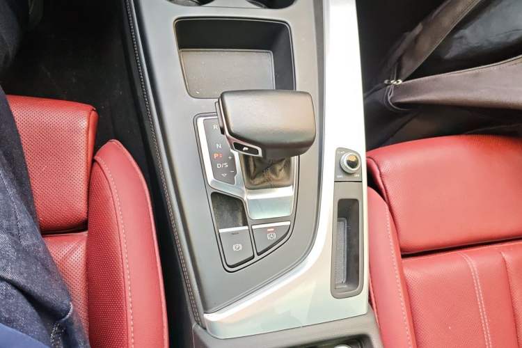 Used Audi A4L 2023 40 TFSI Fashion Dynamic Model Gear Lever