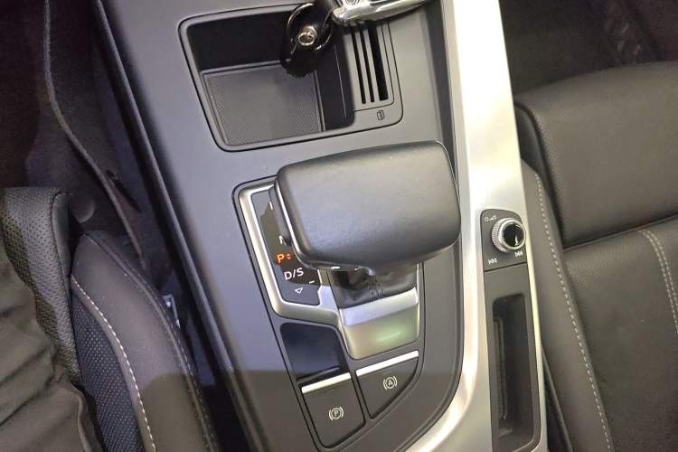 Used Audi A4L 2023 40 TFSI Fashion Dynamic Model Gear Lever