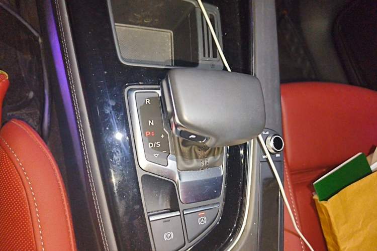 Used Audi A4L 2023 40 TFSI Luxury Dynamic Model Gear Lever