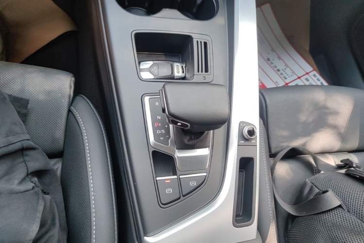 Used Audi A4L 2023 40 TFSI Fashion Dynamic Model Gear Lever