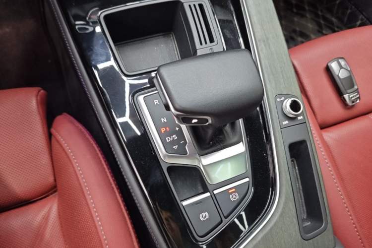 Used Audi A4L 2023 40 TFSI Luxury Dynamic Model Gear Lever