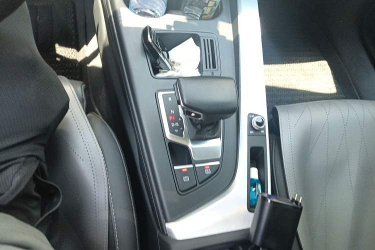Used Audi A4L 2023 40 TFSI Fashion Dynamic Model Gear Lever