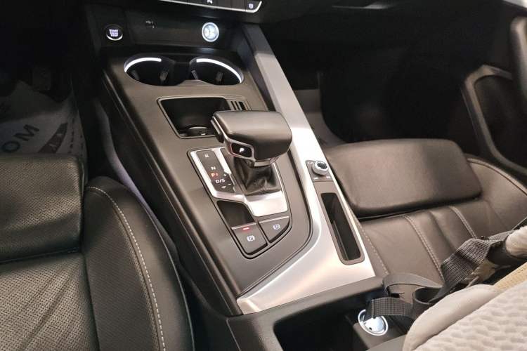 Used Audi A4L 2023 40 TFSI Fashion Dynamic Model Gear Lever