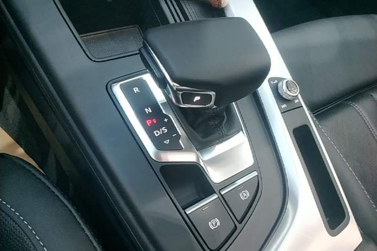 Used Audi A4L 2023 40 TFSI Fashion Dynamic Model Gear Lever