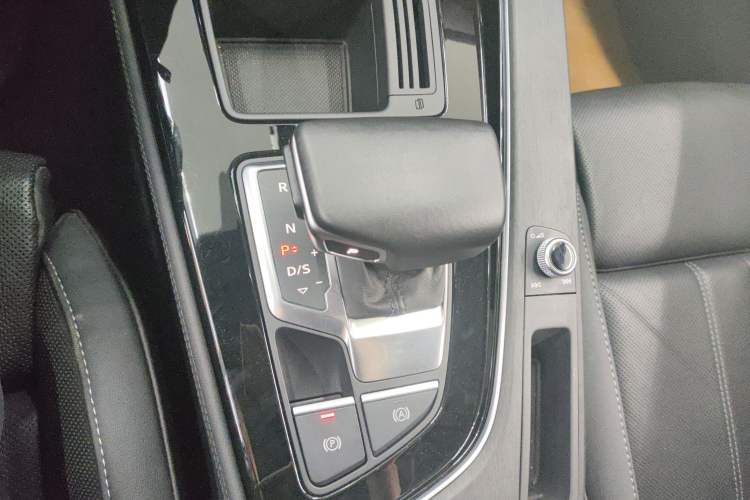 Used Audi A4L 2023 40 TFSI Luxury Dynamic Model Gear Lever
