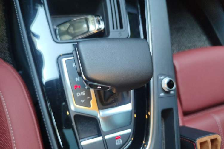 Used Audi A4L 2023 40 TFSI Luxury Dynamic Model Gear Lever