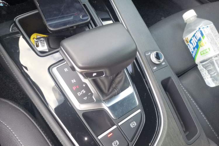 Used Audi A4L 2023 40 TFSI Luxury Dynamic Model Gear Lever
