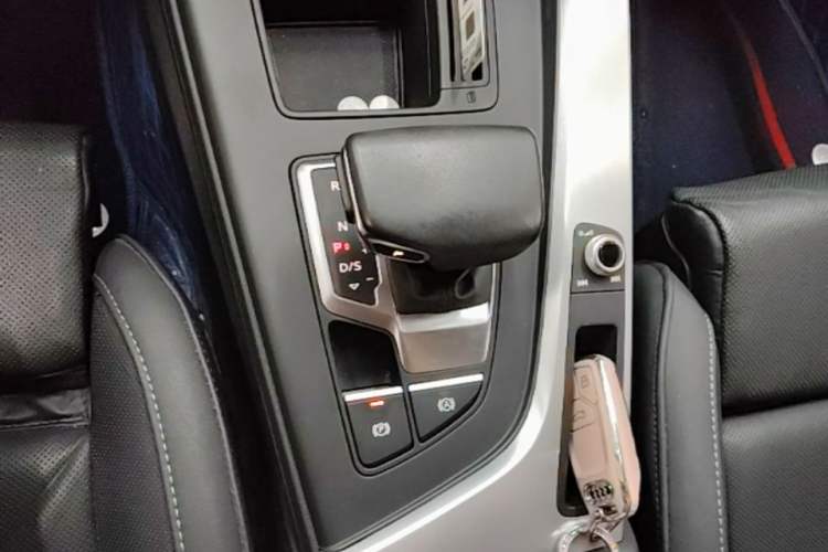 Used Audi A4L 2023 40 TFSI Fashion Dynamic Model Gear Lever