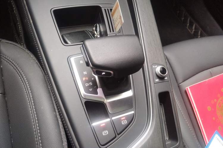 Used Audi A4L 2023 40 TFSI Fashionable and Elegant Version Gear Lever
