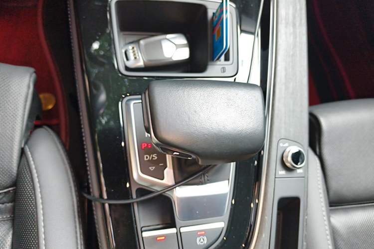 Used Audi A4L 2023 40 TFSI Luxury Dynamic Model Gear Lever