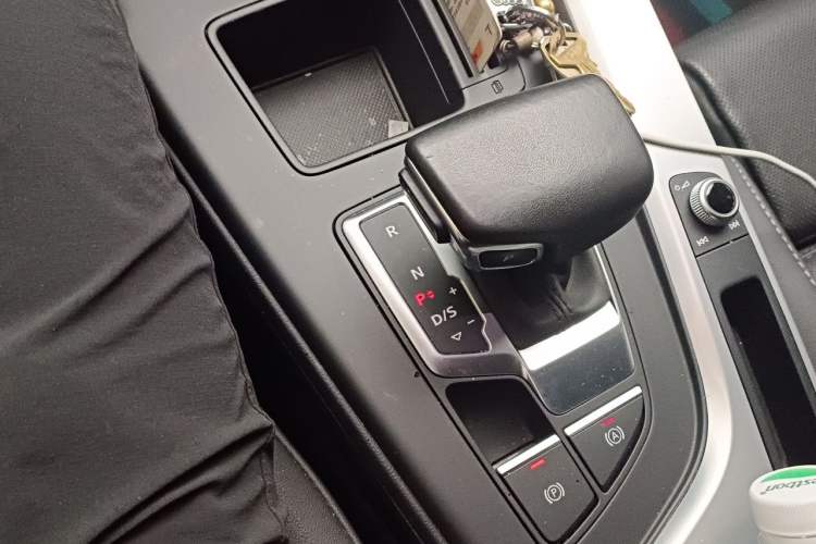 Used Audi A4L 2023 40 TFSI Fashion Dynamic Model Gear Lever