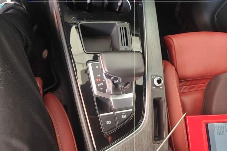 Used Audi A4L 2023 40 TFSI Luxury Dynamic Model Gear Lever