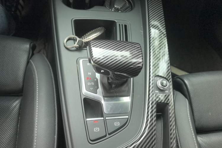 Used Audi A4L 2023 40 TFSI Fashion Dynamic Model Gear Lever
