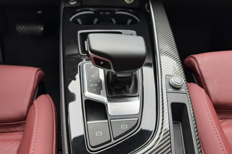 Used Audi A4L 2023 40 TFSI Luxury Dynamic Model Gear Lever