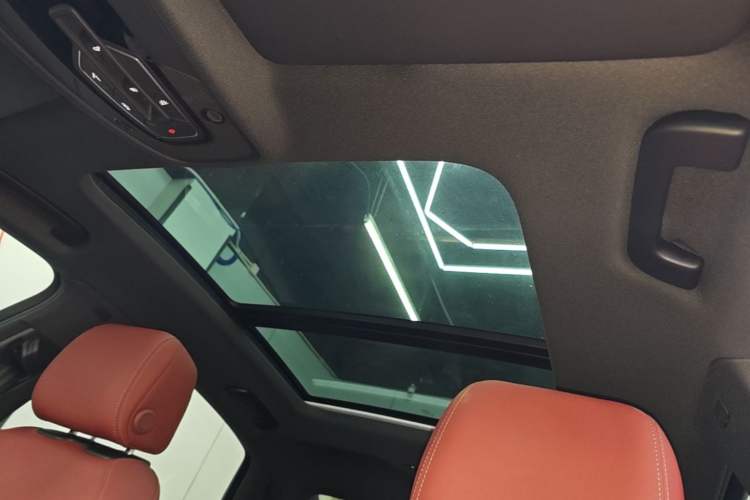 Used Audi A4L 2023 40 TFSI Luxury Dynamic Model Headliner