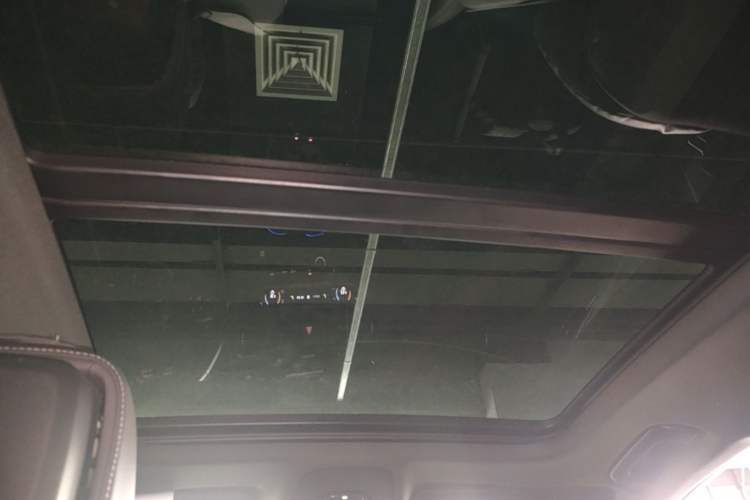 Used Audi A4L 2023 40 TFSI Luxury Dynamic Model Headliner