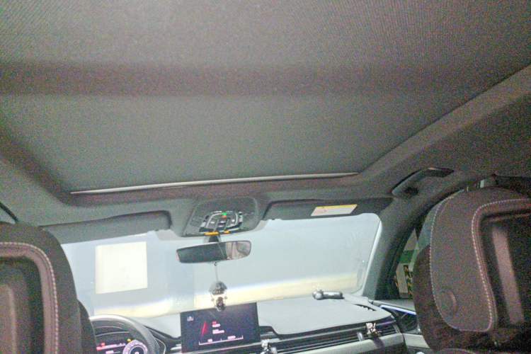 Used Audi A4L 2023 40 TFSI Luxury Dynamic Model Headliner